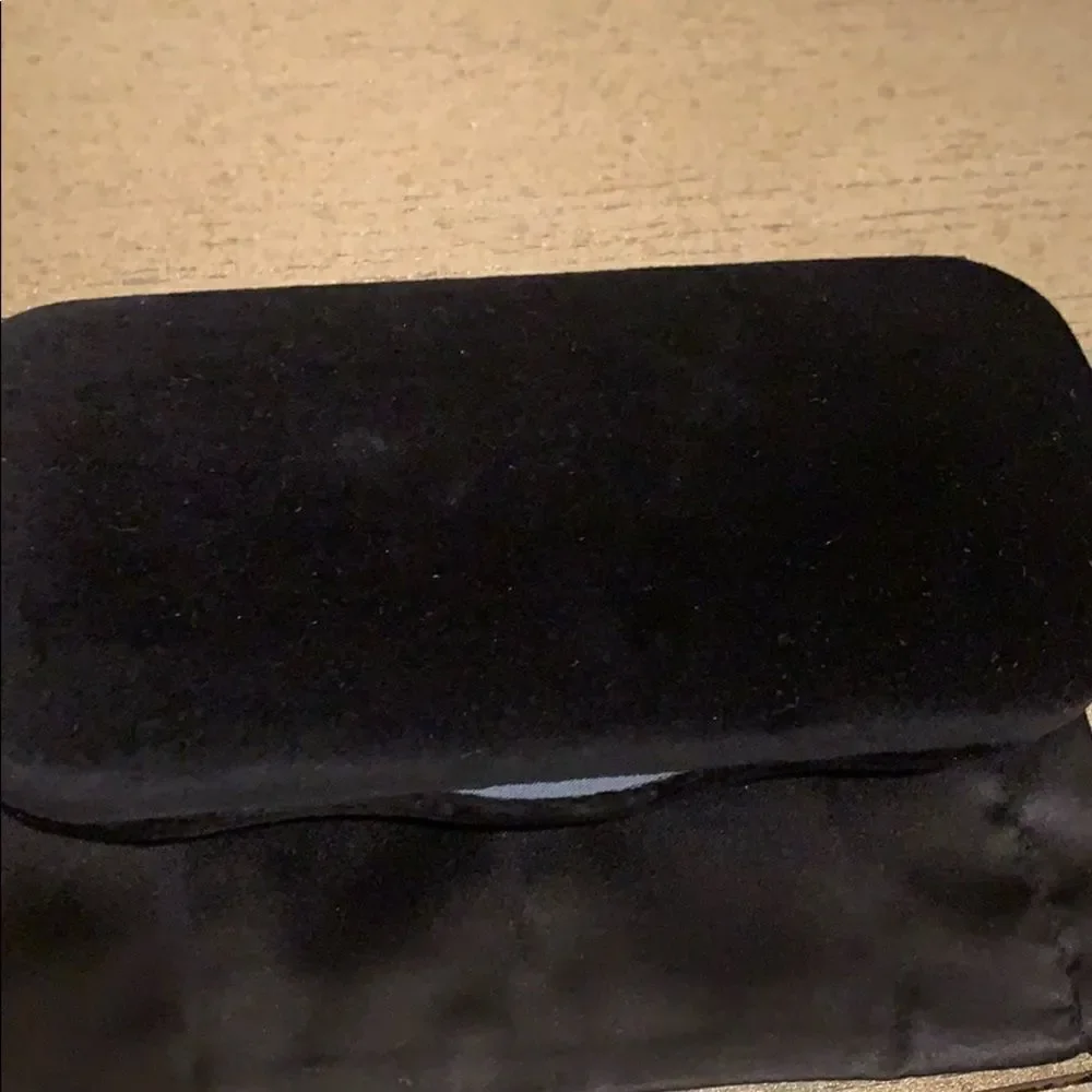 Gucci sunglass valves case & satin dust bag dust c